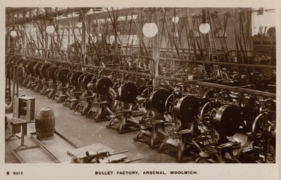 Továrna na střely, Arsenal, Woolwich (černobílá fotografie) od English Photographer