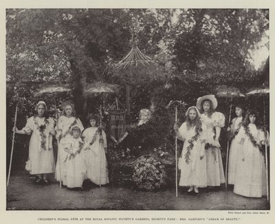 Dětská květinová slavnost v zahradách Royal Botanic Society, Regents Park, Sen paní Garfordsové o kráse od English Photographer