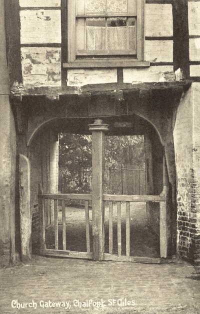 Church Gateway, Chalfont St Giles, Buckinghamshire (černobílá fotografie) od English Photographer
