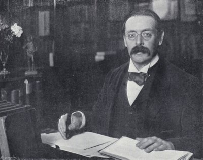 Edmund Gosse ve své pracovně (černobílá fotografie) od English Photographer