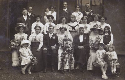 Edwardská svatební fotografie, asi 1910 (čb fotografie) od English Photographer