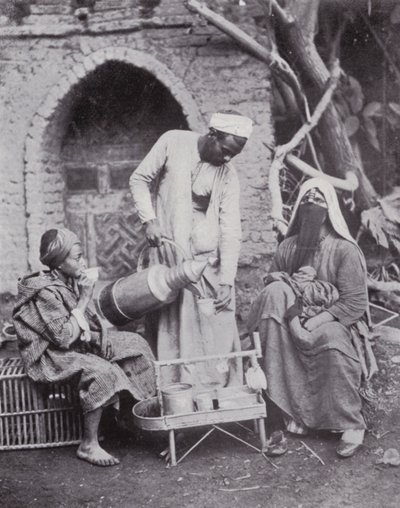Egypt: Servírování turecké kávy v ulicích Káhiry (č/b foto) od English Photographer
