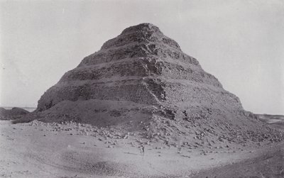 Egypt: Stupňovitá pyramida v Sakkáře (černobílá fotografie) od English Photographer