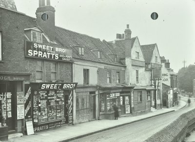 Eltham High Street: pohled na západ od kostela svatého Jana od English Photographer