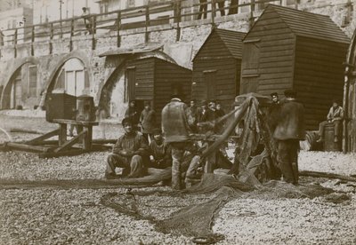 Rybáři se sítěmi na pláži v Brightonu od English Photographer