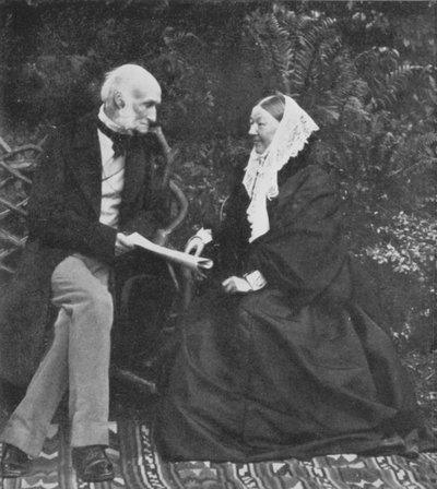 Florence Nightingale a Sir Harry Verney na trávníku v Claydon House, 1889 od English Photographer