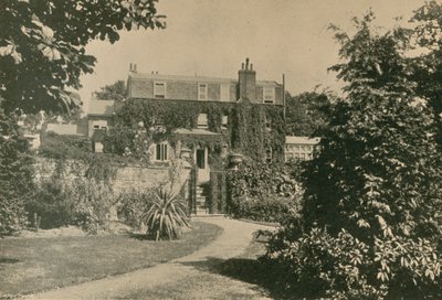 Gad?s Hill Place, nr Rochester, ze zahrady vzadu, rezidence Charlese Dickense, 1857-70 od English Photographer