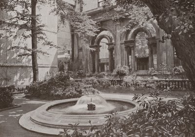 Garden Court, Bank of England od English Photographer