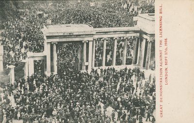 Velká demonstrace proti návrhu zákona o licencích, Londýn, 27. září 1908 od English Photographer