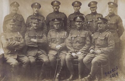 Skupina anglických vojáků, WW1, Francie 1917 (čb foto) od English Photographer