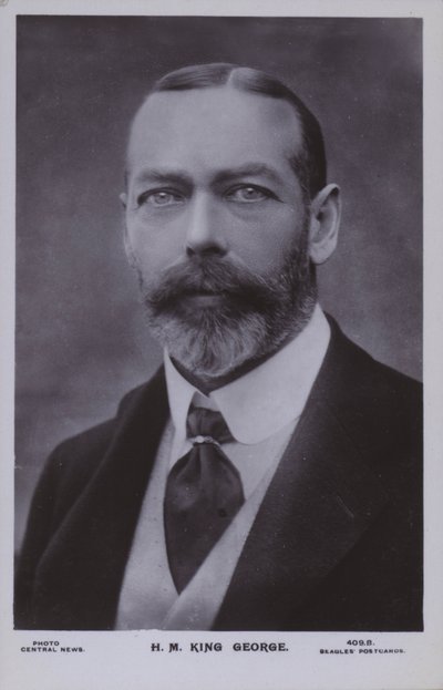 HM King George (černobílá fotografie) od English Photographer