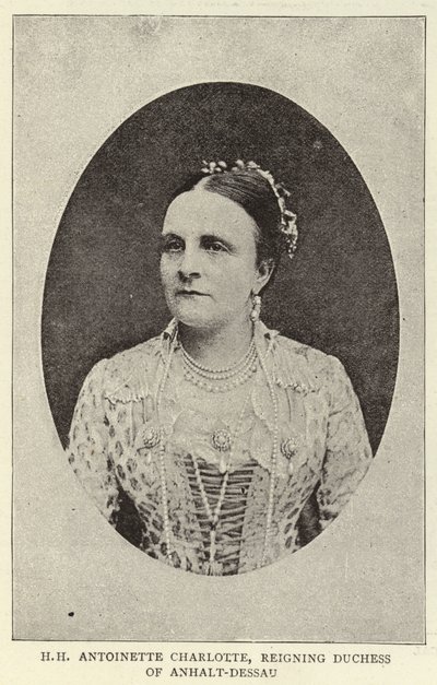 H H Antoinette Charlotte, vládnoucí vévodkyně z Anhalt-Dessau od English Photographer