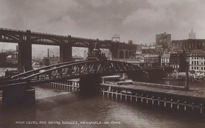 High Level and Swing Bridges, Newcastle-On-Tyne (č/b foto) od English Photographer