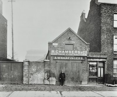 High Street, North Woolwich; později Pier Road, 1899 od English Photographer
