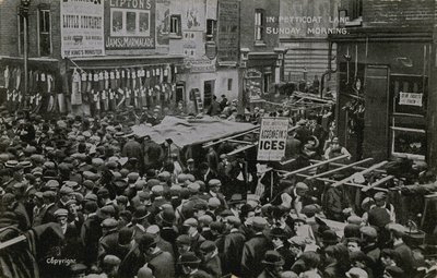 Na Petticoat Lane v Londýně v neděli ráno od English Photographer