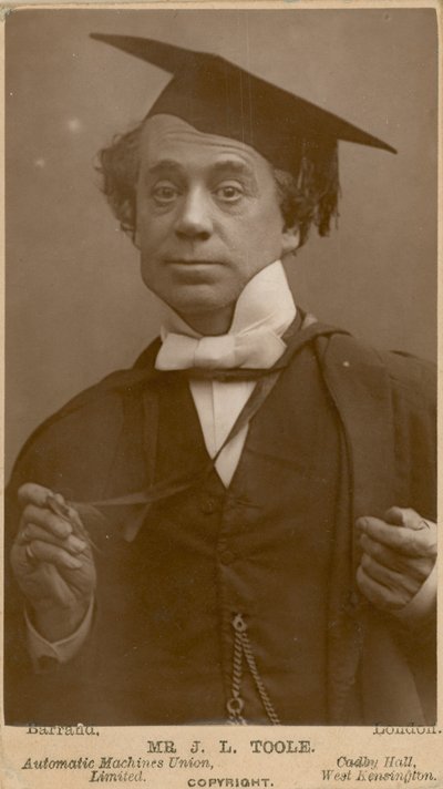 John Lawrence Toole , herec od English Photographer