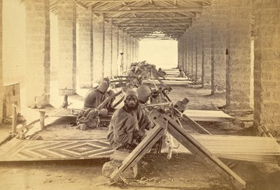 Vězeňští tkalci v Karáčí. 1873 (fotografický tisk) od English Photographer
