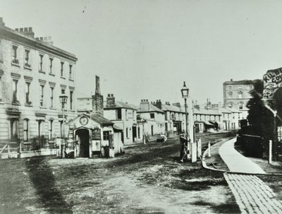 Kilburn Toll Gate na jižním konci Kilburn High Road na křižovatce Kilburn Priory, Camden Libraries, 1875 od English Photographer