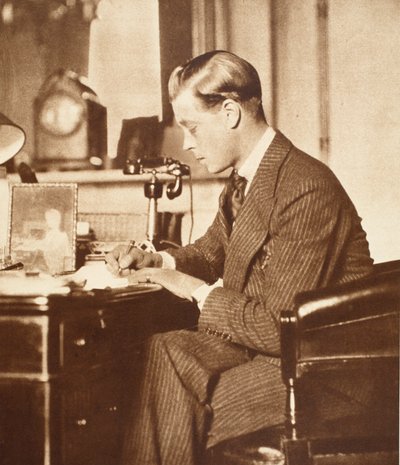 Král Edward VIII u svého stolu v St. James