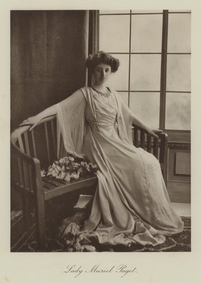 Lady Muriel Paget (čb fotografie) od English Photographer