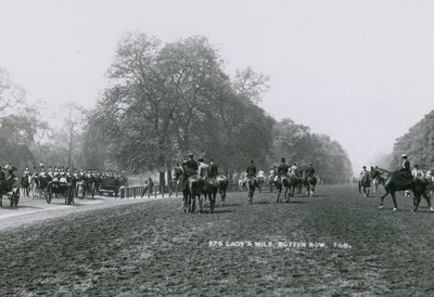 Ladys Mile, Rotten Row, Hyde Park, Londýn od English Photographer