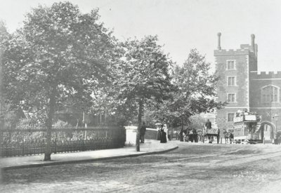 Lambeth Bridge: příjezdová cesta s palácem Lambeth v pozadí, 1897 od English Photographer