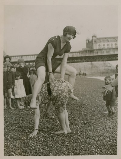 Skákání na pláži Brighton Beach od English Photographer