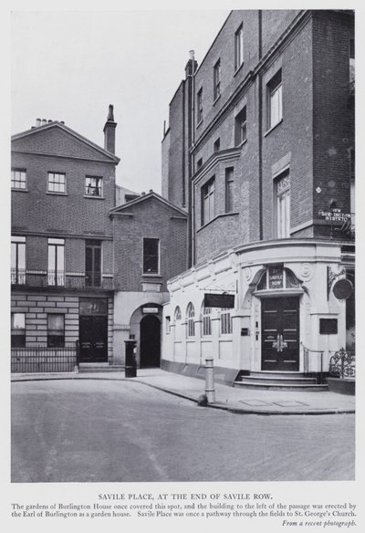 Londýn: Savile Place, na konci Savile Row (černobílá fotografie) od English Photographer