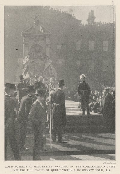 Lord Roberts v Manchesteru, 10. října, vrchní velitel odhaluje sochu královny Viktorie od Onslowa Forda, RA od English Photographer