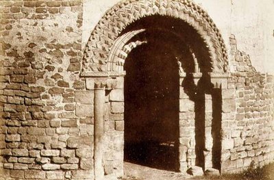 Ludlow Castle: the Round Church doorway, c.1852-3 (foto) od English Photographer