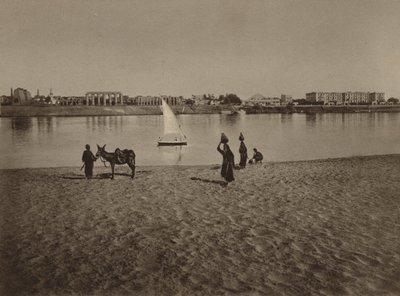 Luxor, Celkový pohled na Chrám v Luxoru od Nilu od English Photographer