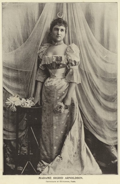 paní Sigrid Arnoldsonová od English Photographer