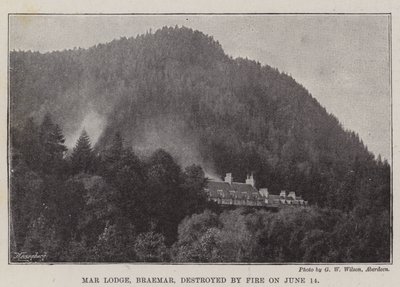 Mar Lodge, Braemar, zničen požárem 14. června od English Photographer