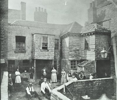 Market Court, Londýn, 1868 od English Photographer