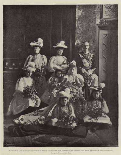 Sňatek lady Margaret Grosvenor s princem Adolphem z Tecku v Eaton Hall, Chester, nevěsta, ženich a družičky od English Photographer
