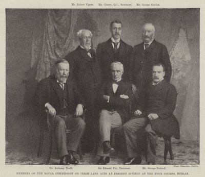 Členové Královské komise pro irské zákony o půdě v současnosti zasedající u čtyř soudů v Dublinu od English Photographer