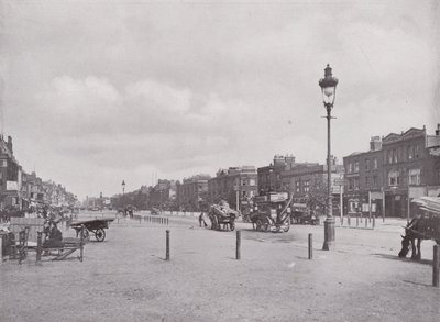 Mile End Road při pohledu na východ od English Photographer
