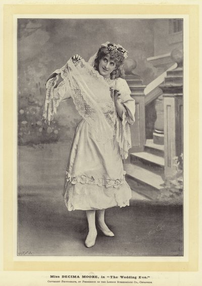 Slečna Decima Mooreová, v knize The Wedding Eve (Předvečer svatby) od English Photographer