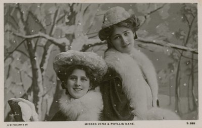 Slečny Zena a Phyllis Dareovy od English Photographer