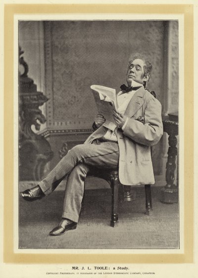 Pan J L Toole: Studie od English Photographer