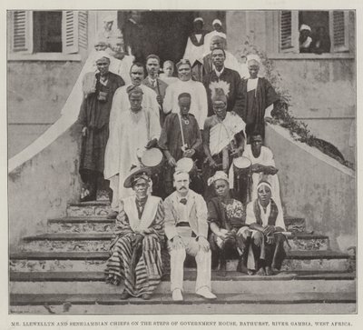 Pan Llewellyn a senegambští náčelníci na schodech vládního úřadu, Bathurst, řeka Gambie, západní Afrika od English Photographer