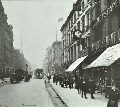 New Oxford Street: Pohled na západ od Bloomsbury Way, 1890 od English Photographer