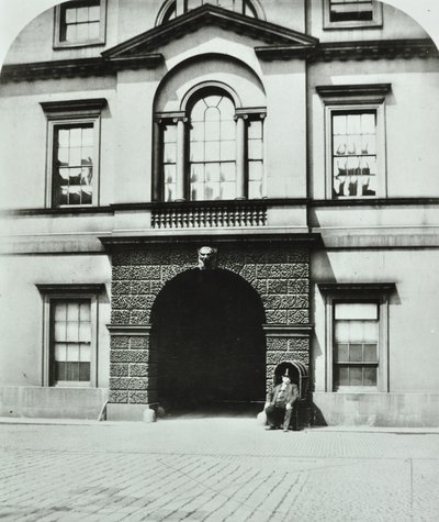 Northumberland House, Charing Cross, Westminster LB: dvůr, 1880 od English Photographer