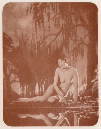 Nudistické umění: Nudismus: Tiché vody (čb fotografie) od English Photographer