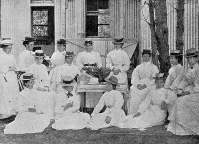 Sestry v Morové nemocnici, Uitvlugt, poblíž Kapského Města, ilustrace z The King, 25. května 1901 od English Photographer
