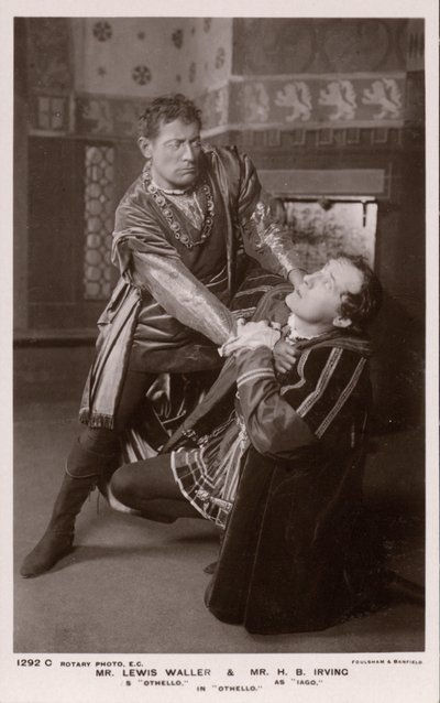 Othello škrtící Iago, Lewis Waller a HB Irving (č/b foto) od English Photographer