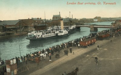 Kolesový parník z Londýna přijíždějící do Great Yarmouth, Norfolk (foto) od English Photographer