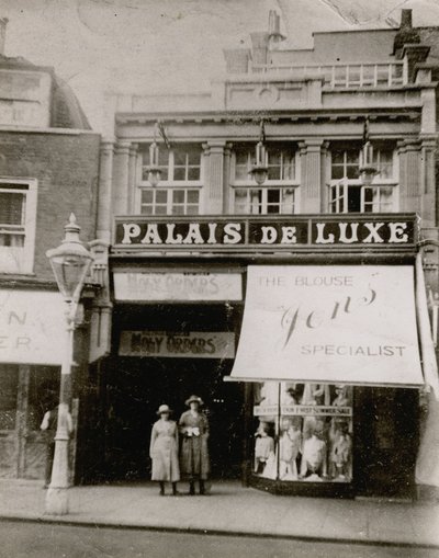 Luxusní palác, High Street, Bromley od English Photographer