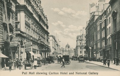 Pall Mall East ukazuje Carlton Hotel a Národní galerii od English Photographer