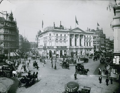 Pavilon, Piccadilly, Londýn od English Photographer